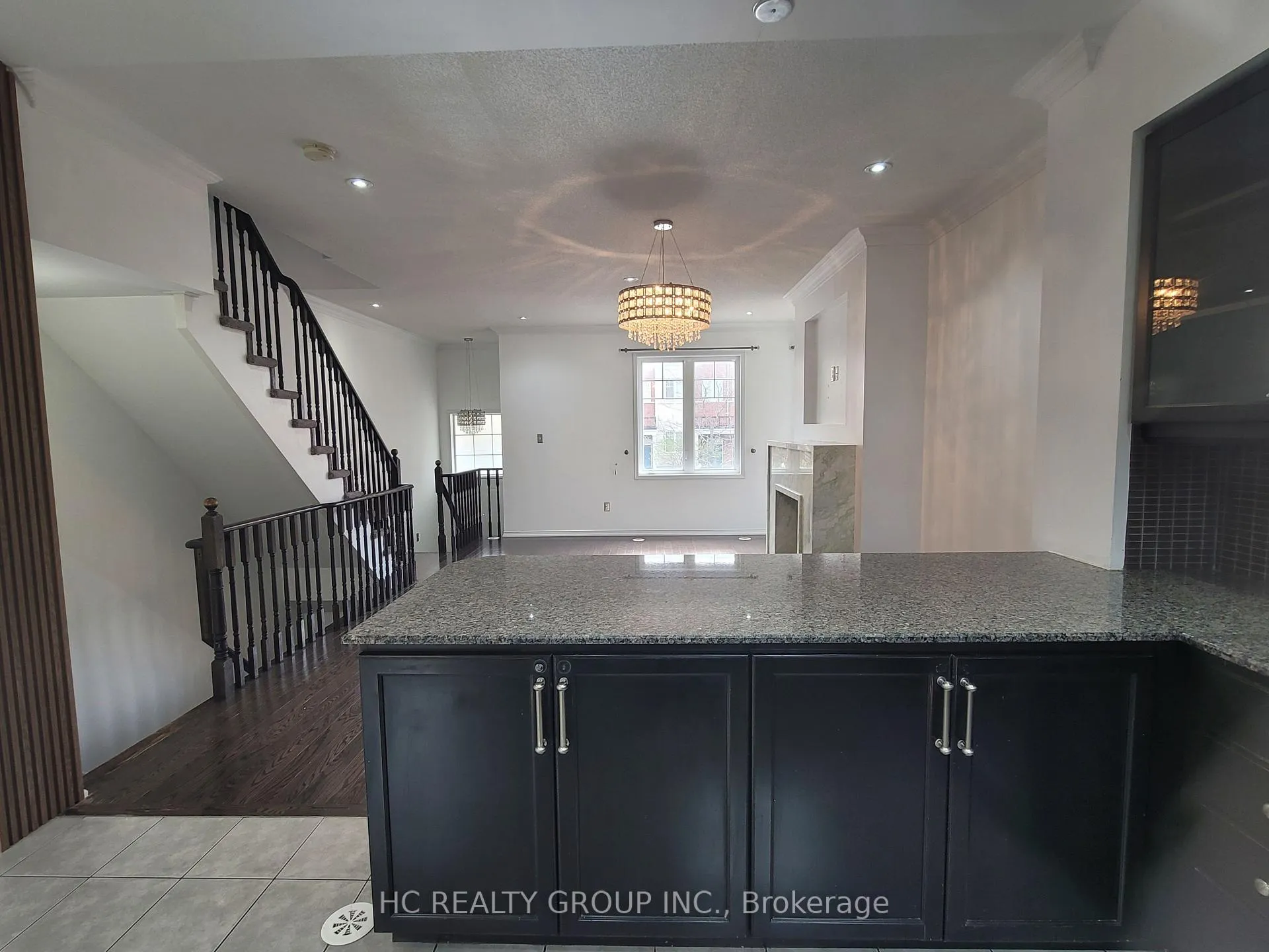 Photo 3 of 227 Dairy Drive, Scarborough, Clairlea-Birchmount — HOMEH
