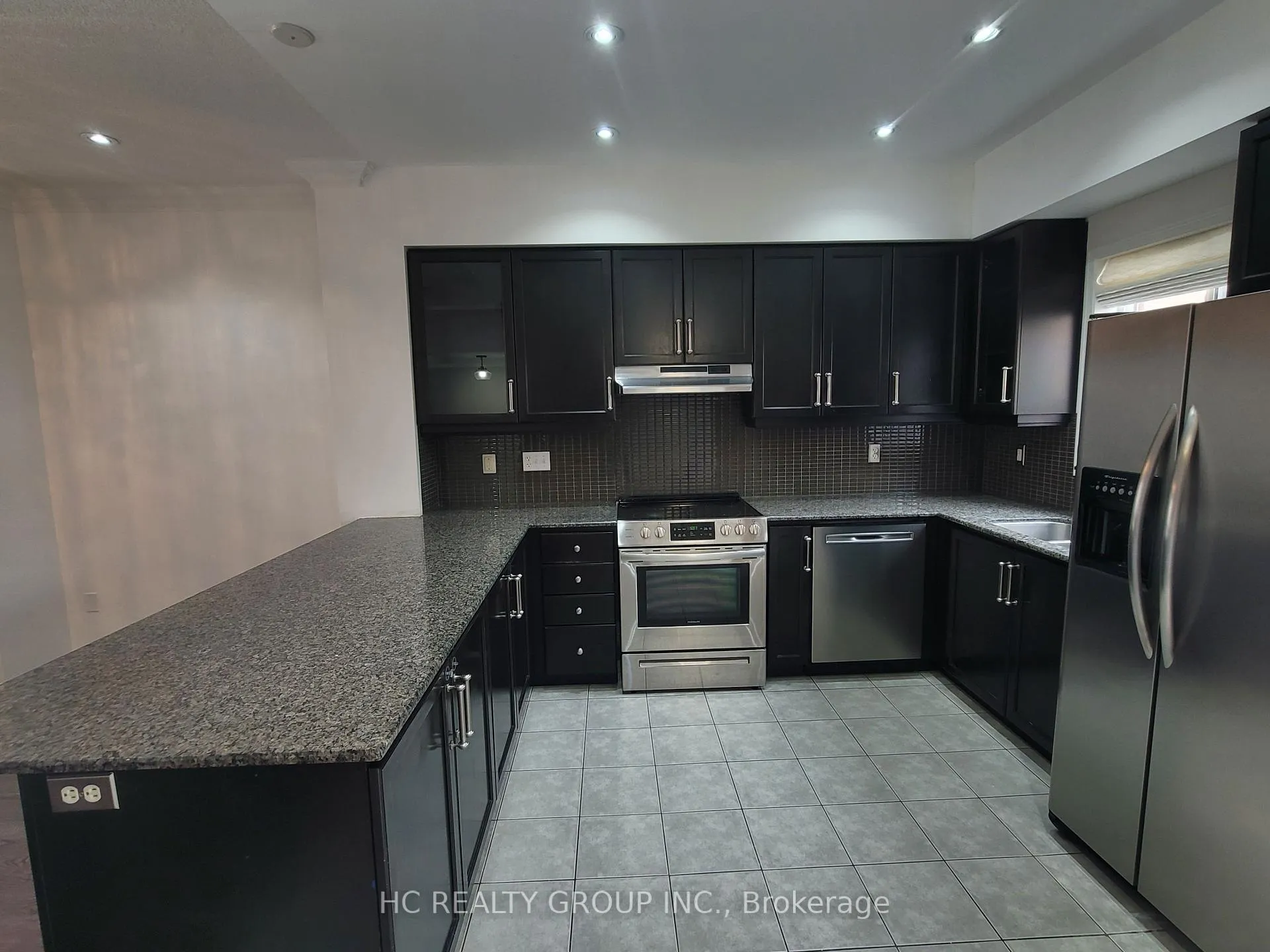 Photo 4 of 227 Dairy Drive, Scarborough, Clairlea-Birchmount — HOMEH