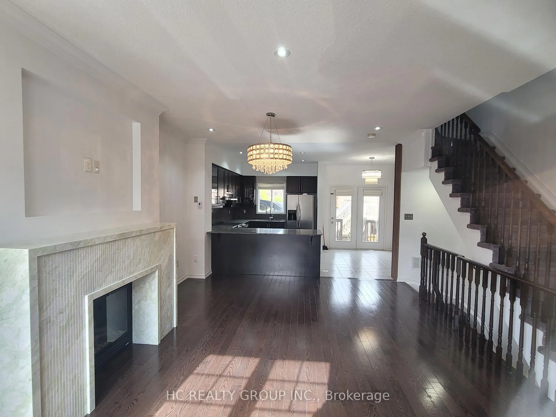 Photo 6 of 227 Dairy Drive, Scarborough, Clairlea-Birchmount — HOMEH