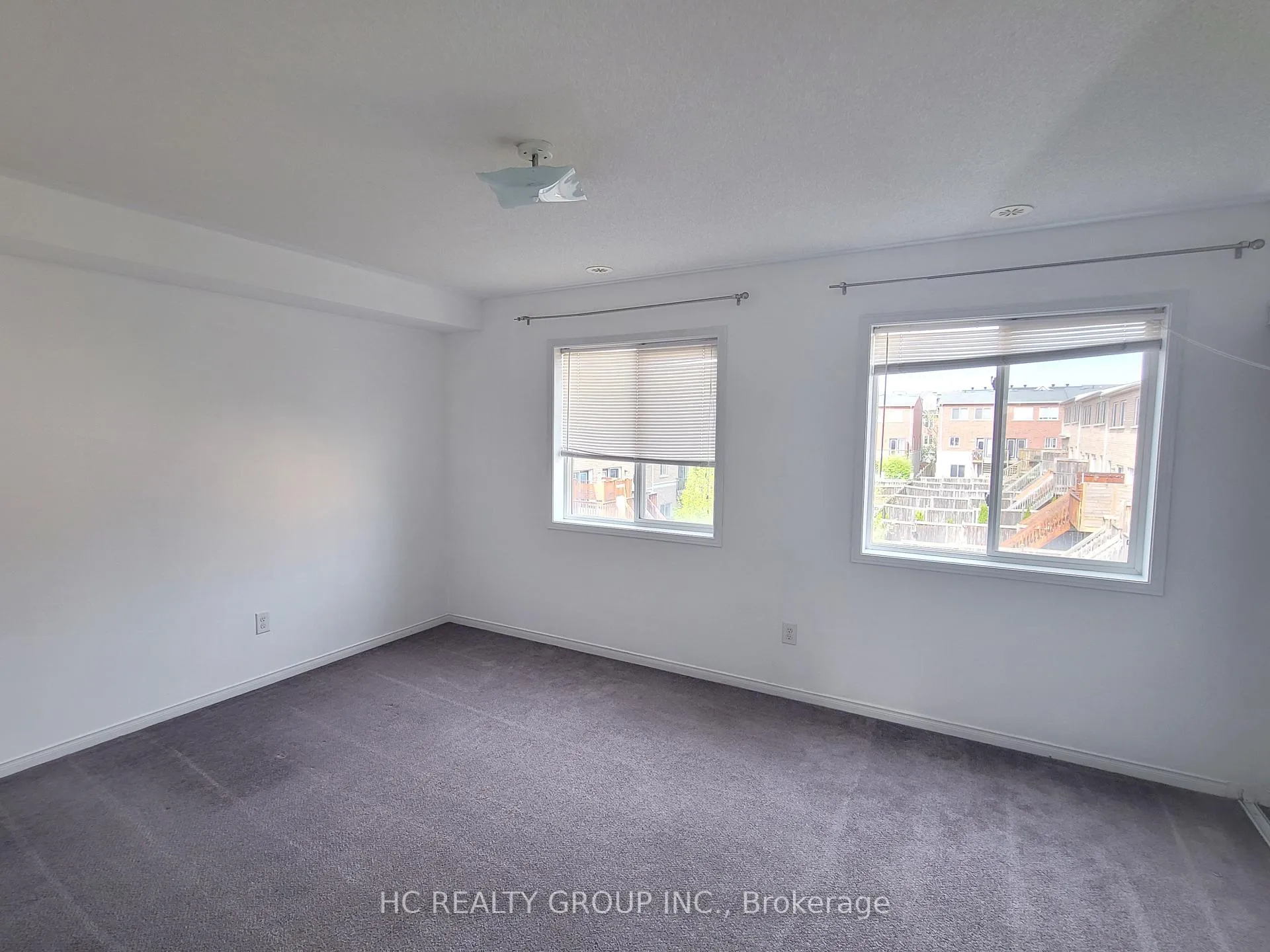 Photo 7 of 227 Dairy Drive, Scarborough, Clairlea-Birchmount — HOMEH