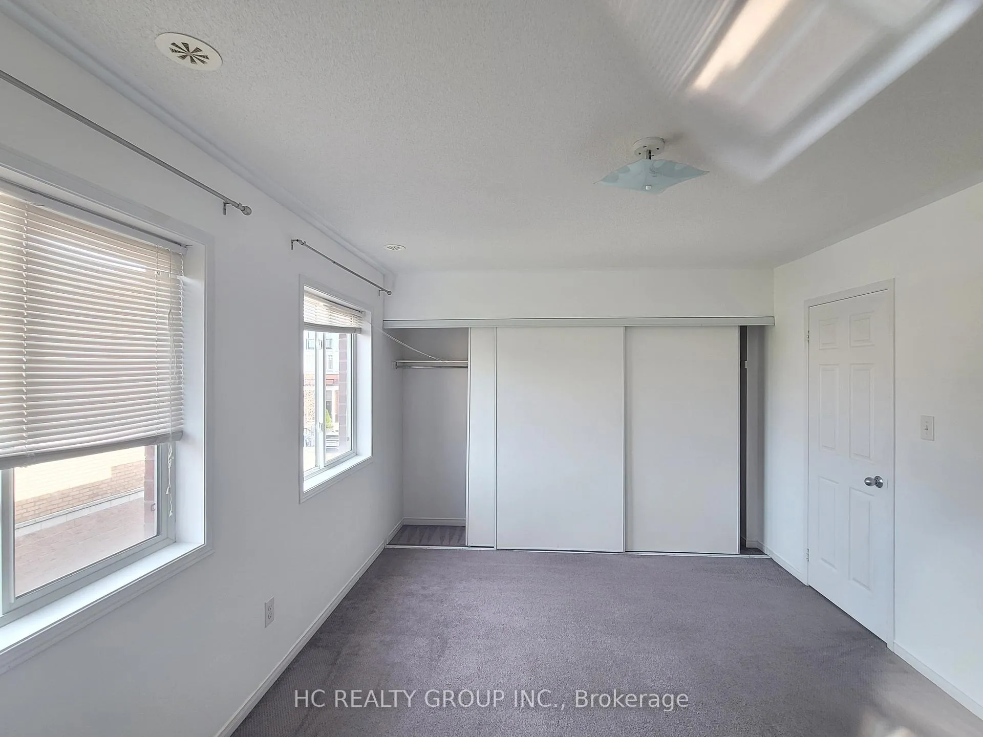 Photo 8 of 227 Dairy Drive, Scarborough, Clairlea-Birchmount — HOMEH