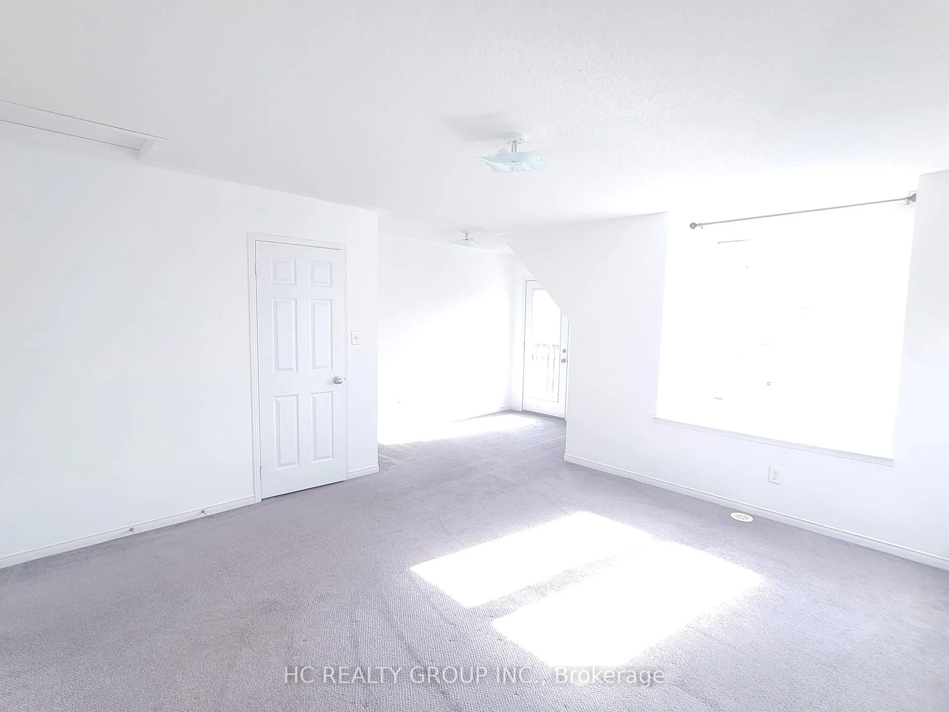 Photo 13 of 227 Dairy Drive, Scarborough, Clairlea-Birchmount — HOMEH