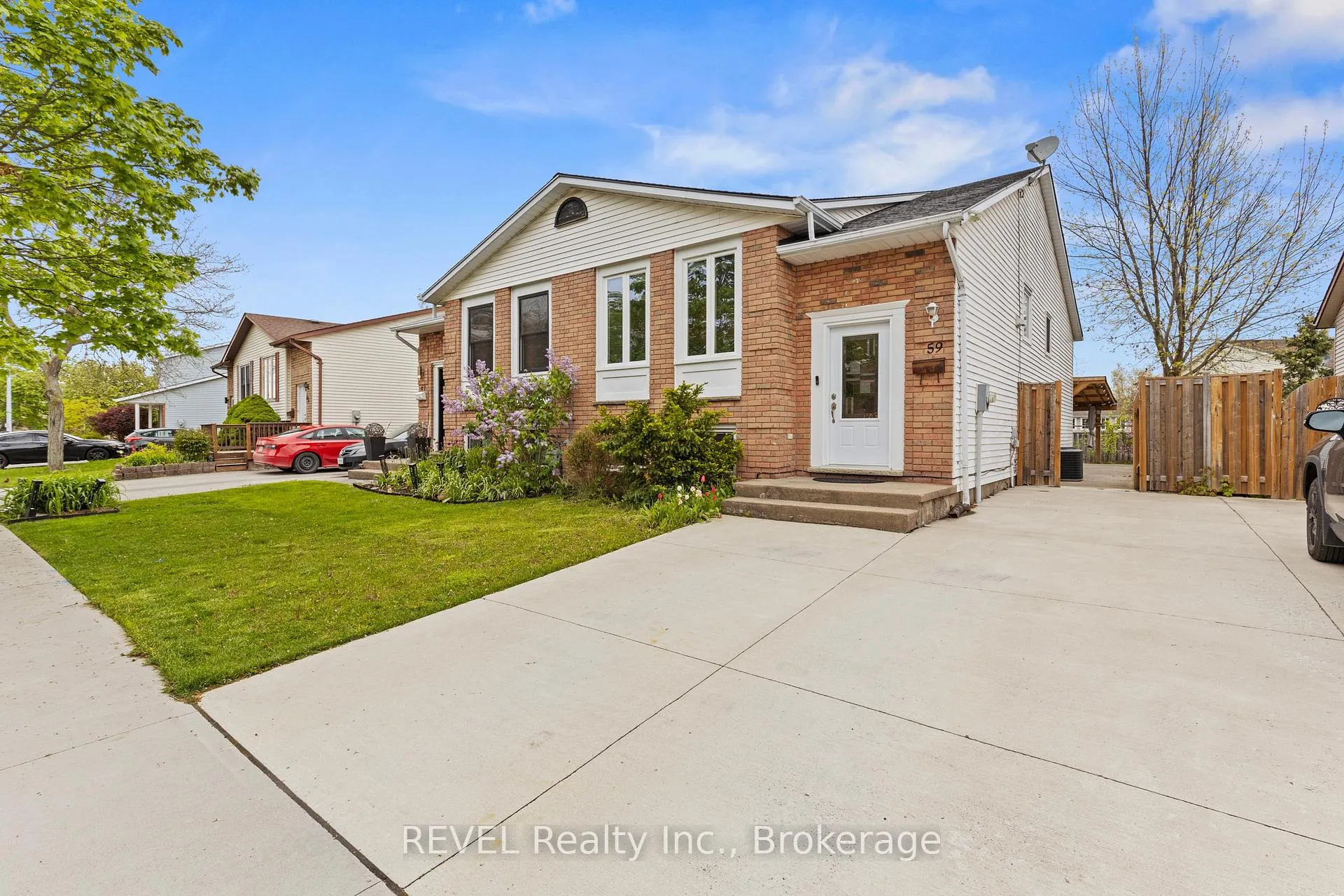 Photo 2 of 59 Terrace Avenue, Welland, Broadway — HOMEH