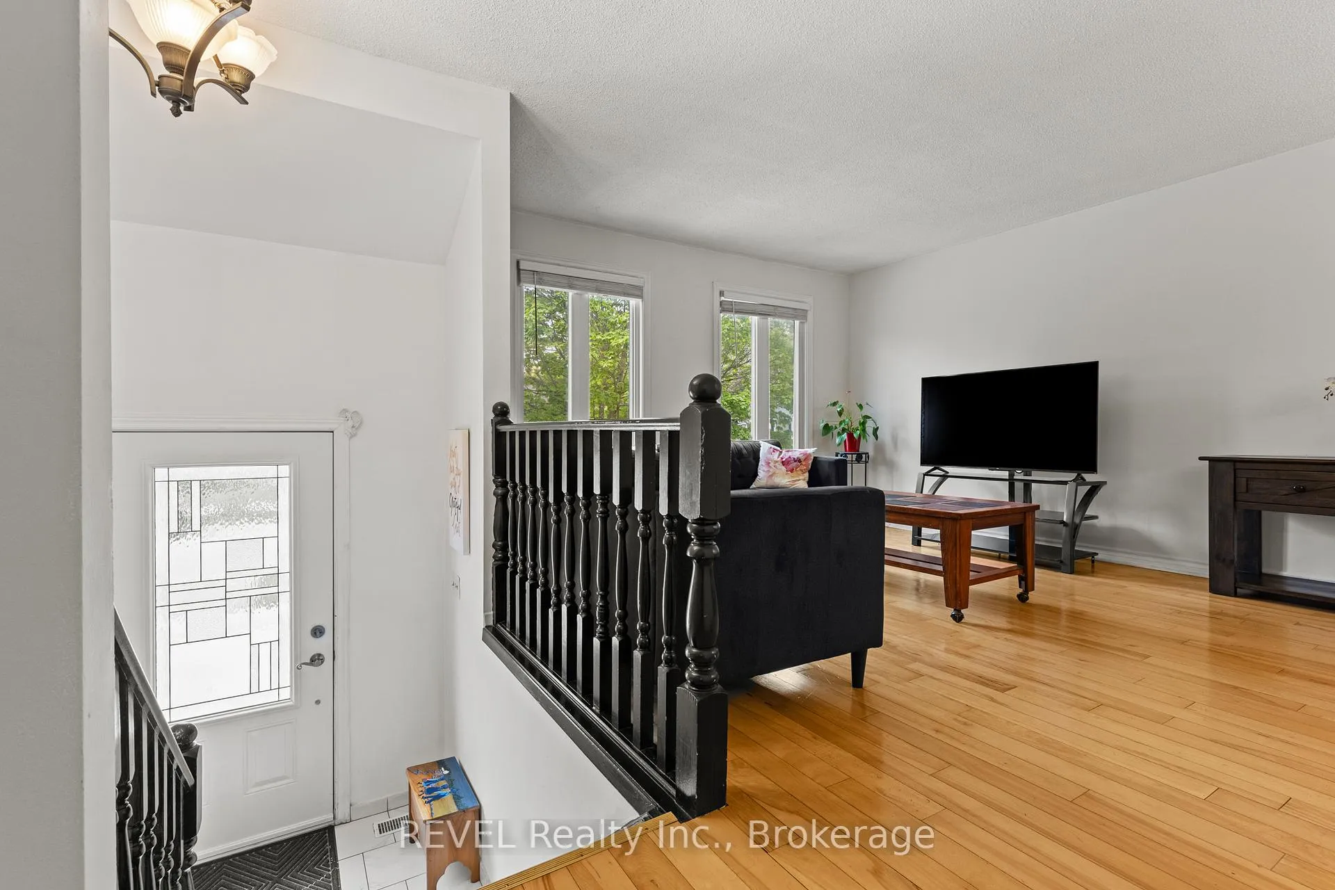 Photo 3 of 59 Terrace Avenue, Welland, Broadway — HOMEH