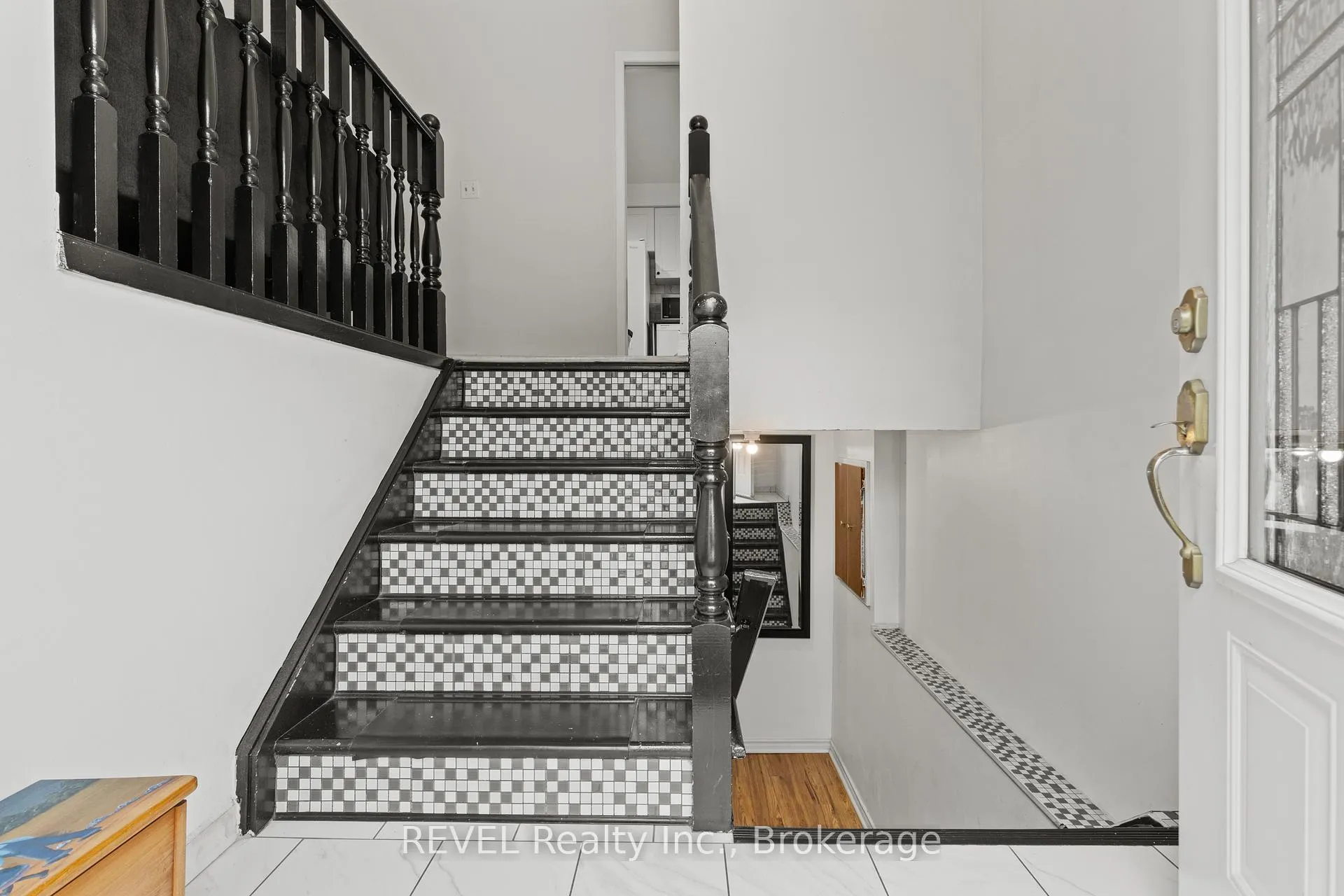 Photo 4 of 59 Terrace Avenue, Welland, Broadway — HOMEH