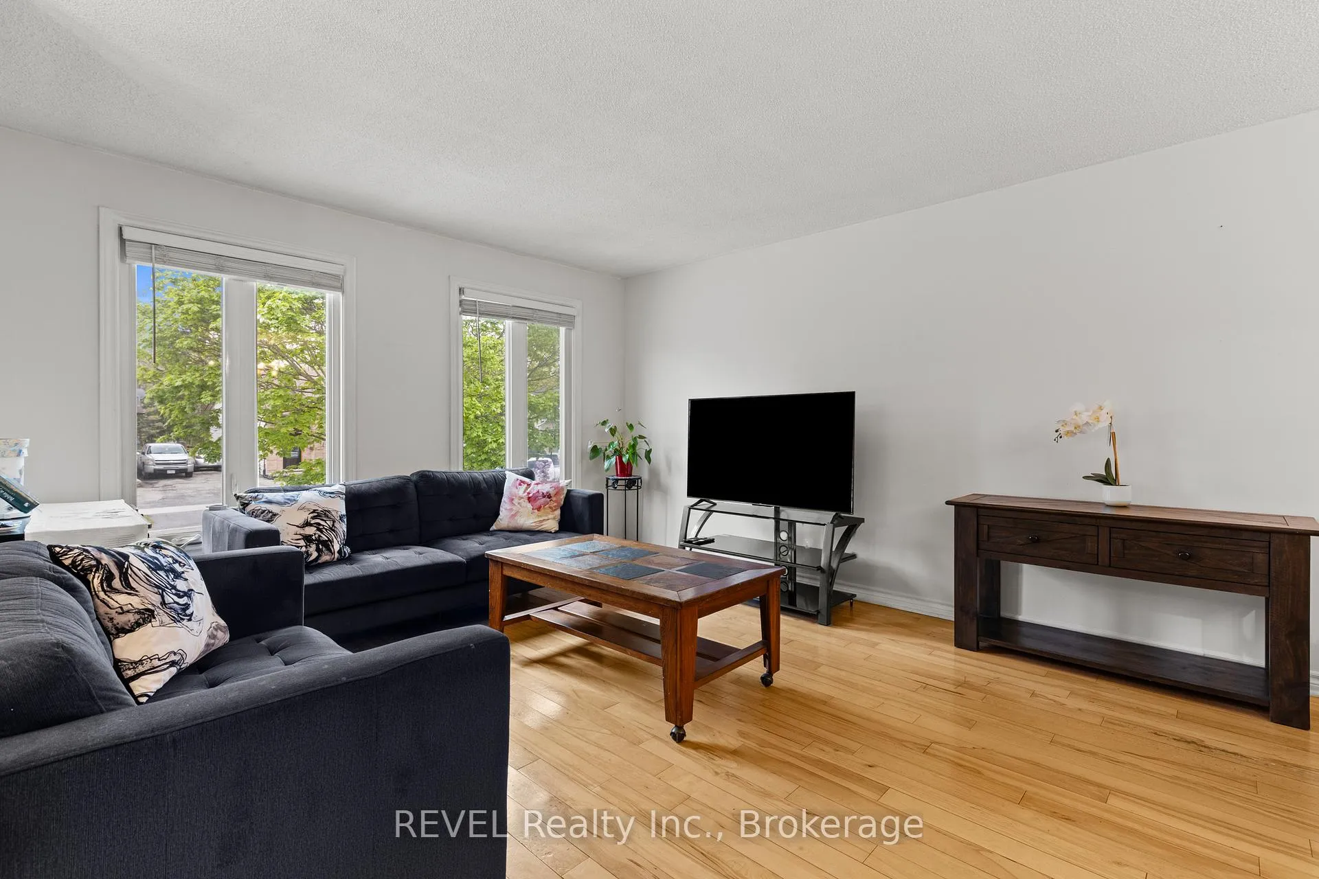 Photo 5 of 59 Terrace Avenue, Welland, Broadway — HOMEH