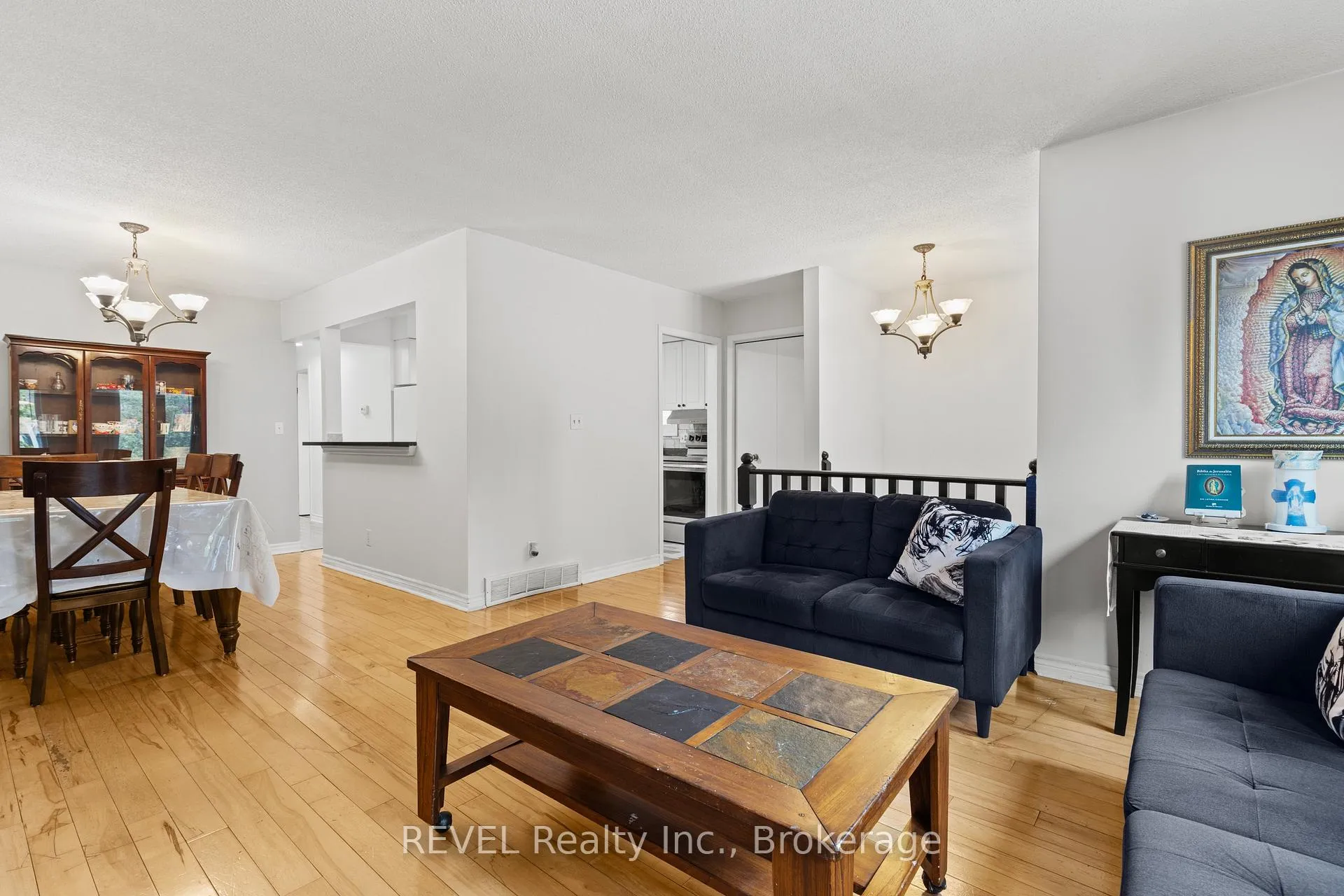 Photo 6 of 59 Terrace Avenue, Welland, Broadway — HOMEH