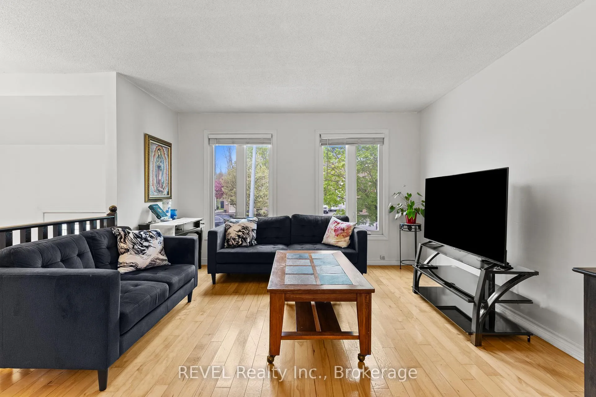 Photo 7 of 59 Terrace Avenue, Welland, Broadway — HOMEH