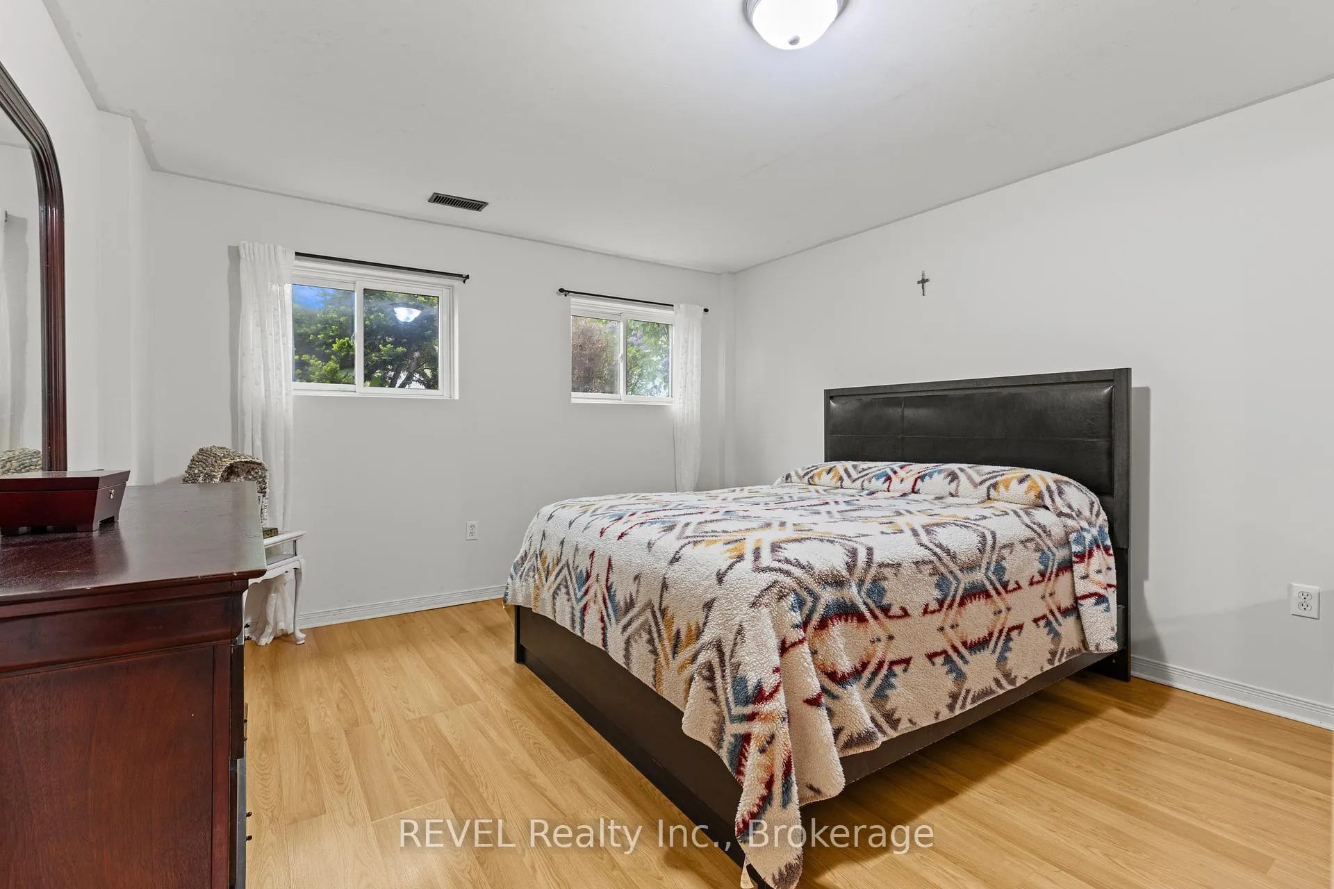 Photo 16 of 59 Terrace Avenue, Welland, Broadway — HOMEH