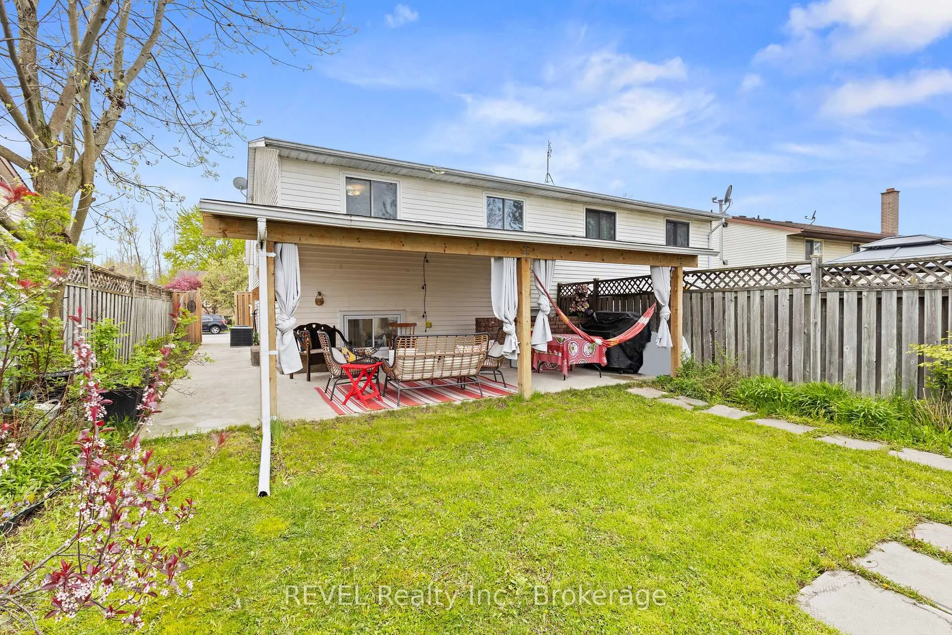 Photo 24 of 59 Terrace Avenue, Welland, Broadway — HOMEH