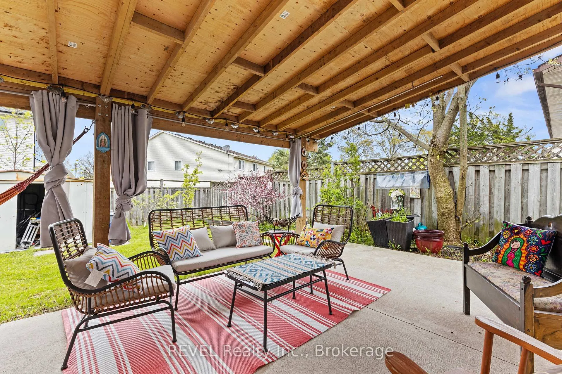 Photo 25 of 59 Terrace Avenue, Welland, Broadway — HOMEH