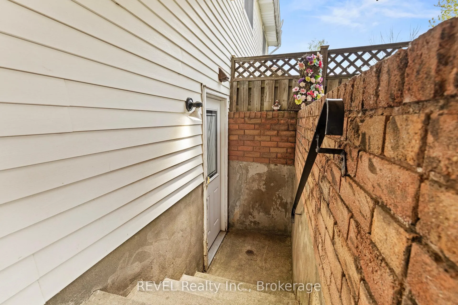 Photo 27 of 59 Terrace Avenue, Welland, Broadway — HOMEH