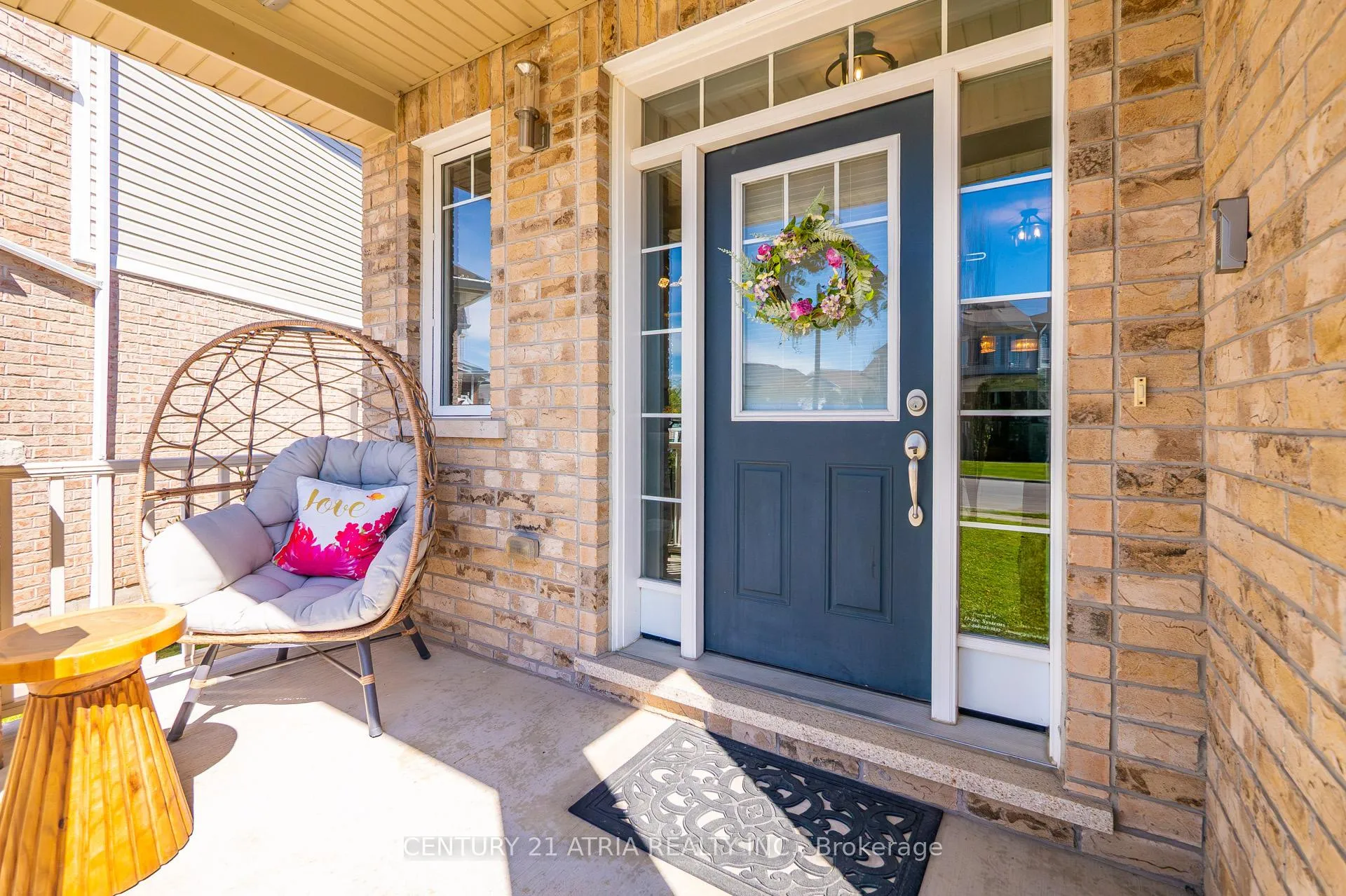 Photo 2 of 265 Fellowes Crescent, Hamilton, Waterdown — HOMEH