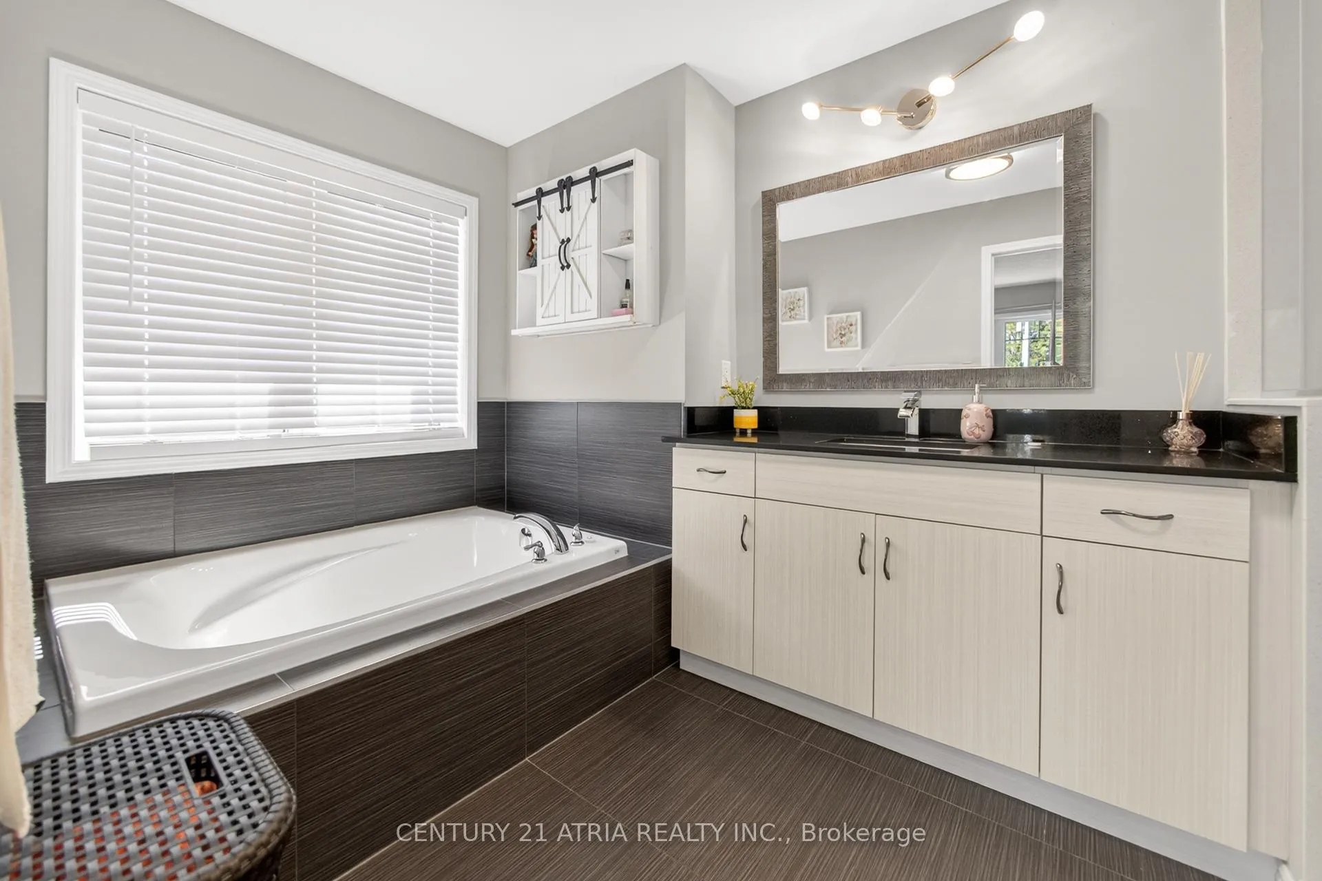 Photo 33 of 265 Fellowes Crescent, Hamilton, Waterdown — HOMEH