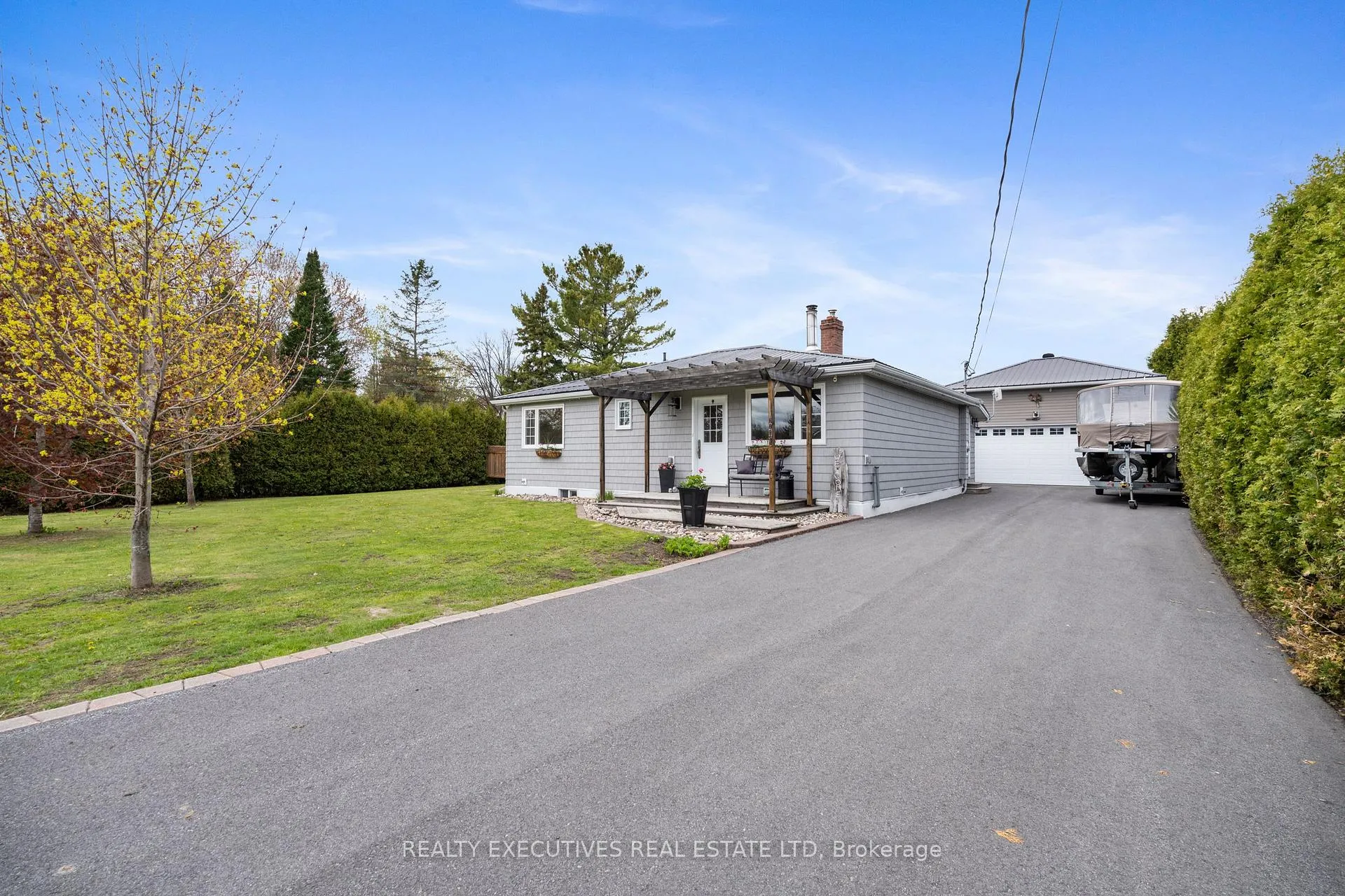 Photo 1 of 13035 Riverside Drive, South Dundas, South Dundas (Williamsburgh) Twp — HOMEH