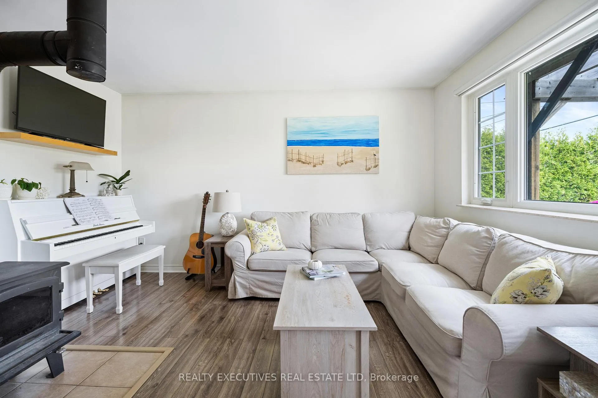 Photo 3 of 13035 Riverside Drive, South Dundas, South Dundas (Williamsburgh) Twp — HOMEH