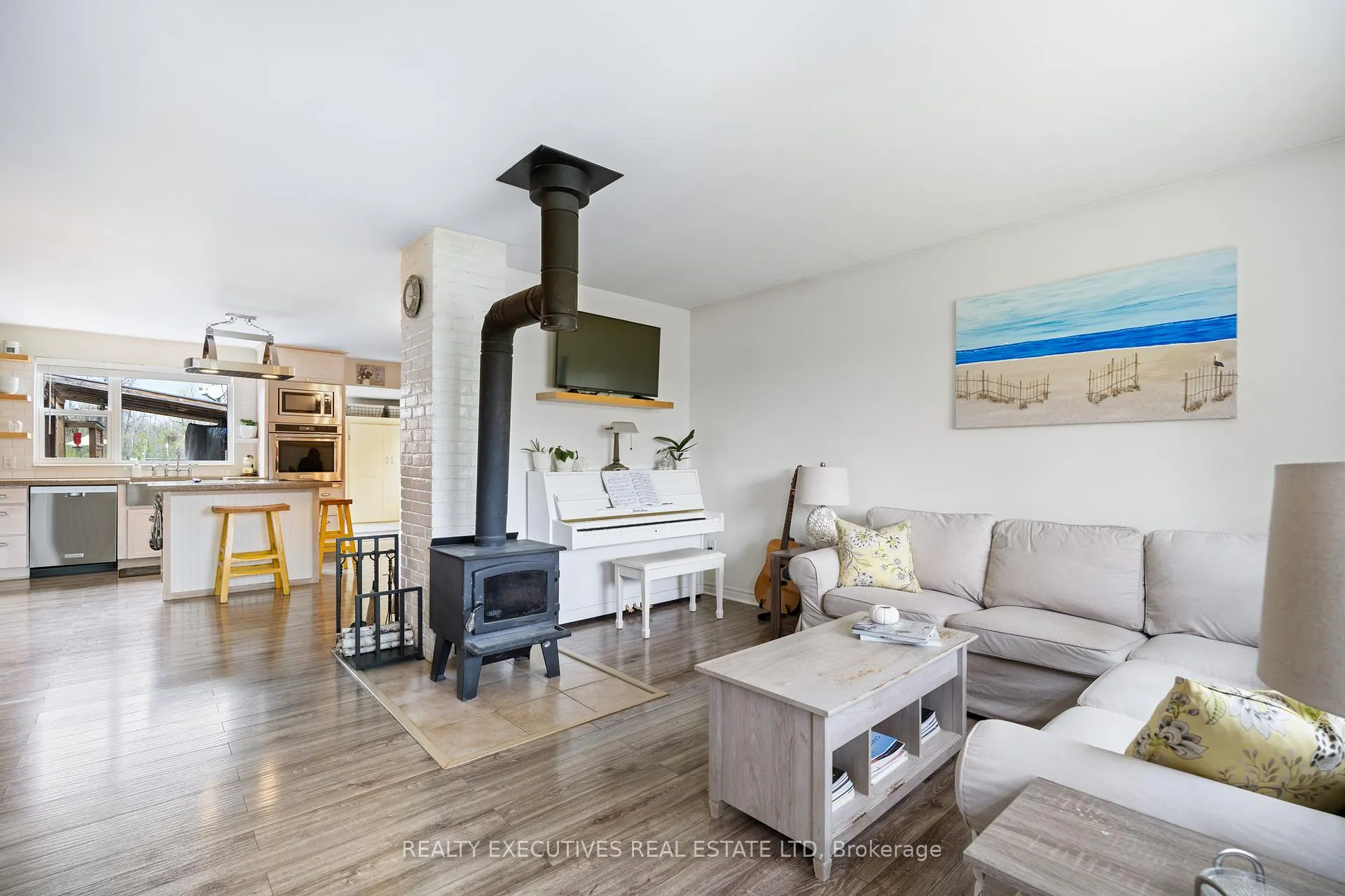 Photo 4 of 13035 Riverside Drive, South Dundas, South Dundas (Williamsburgh) Twp — HOMEH