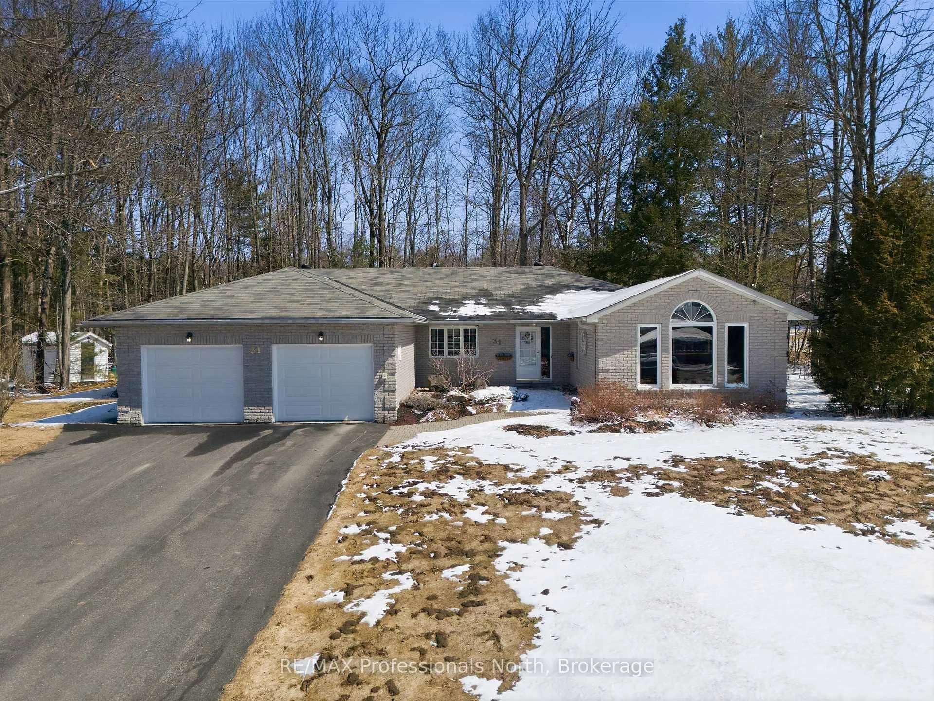 Photo 1 of 31 The Granite Bluff, Bracebridge, Macaulay — HOMEH