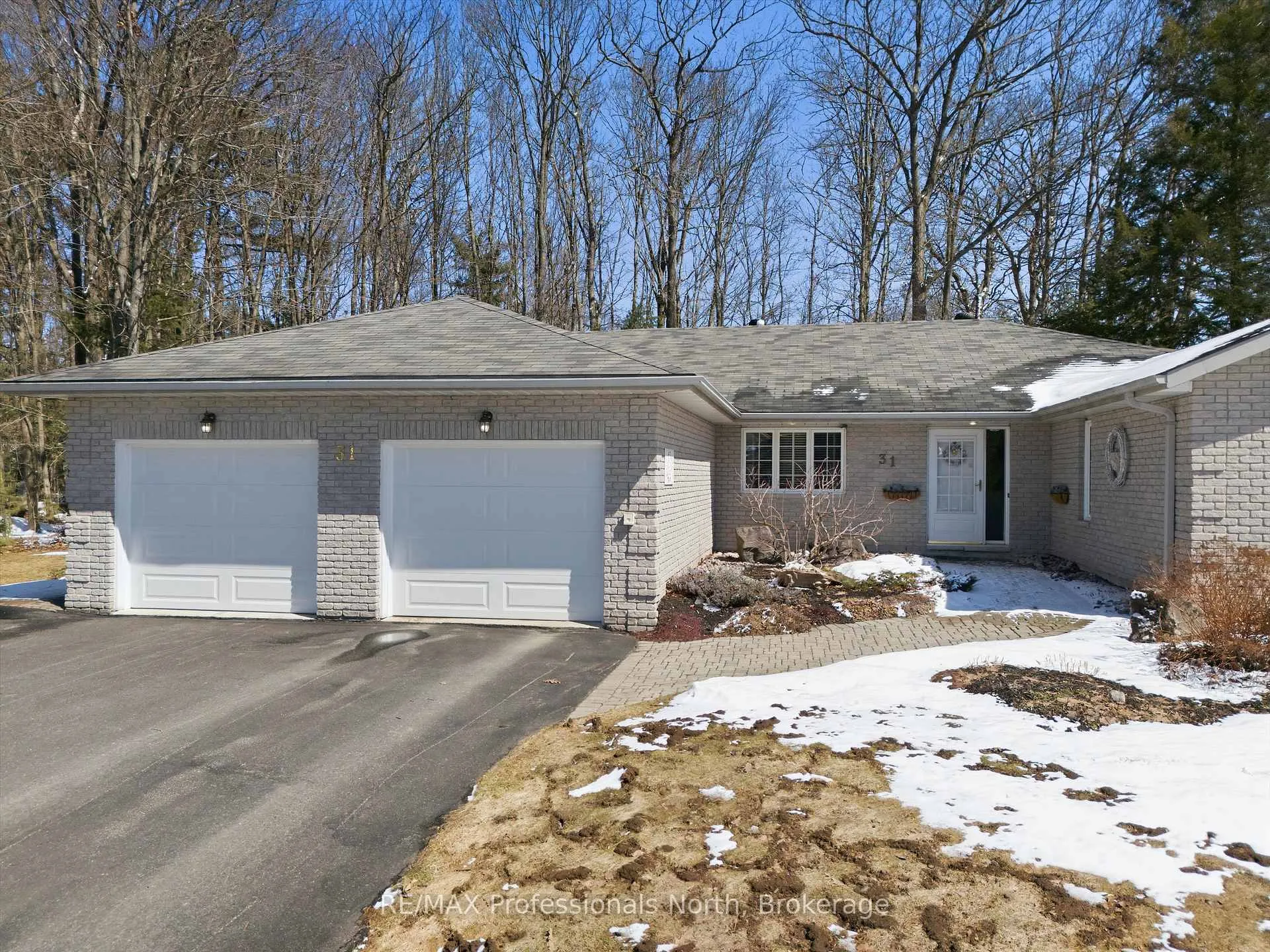 Photo 3 of 31 The Granite Bluff, Bracebridge, Macaulay — HOMEH