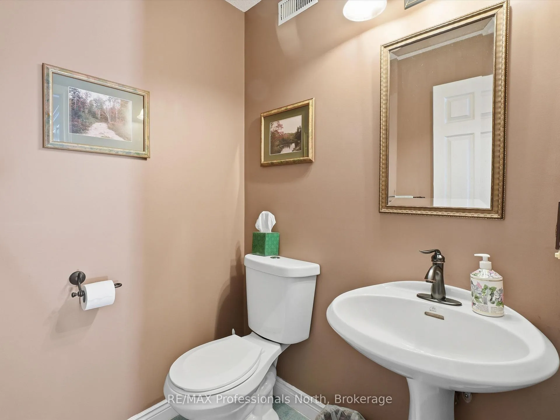 Photo 6 of 31 The Granite Bluff, Bracebridge, Macaulay — HOMEH