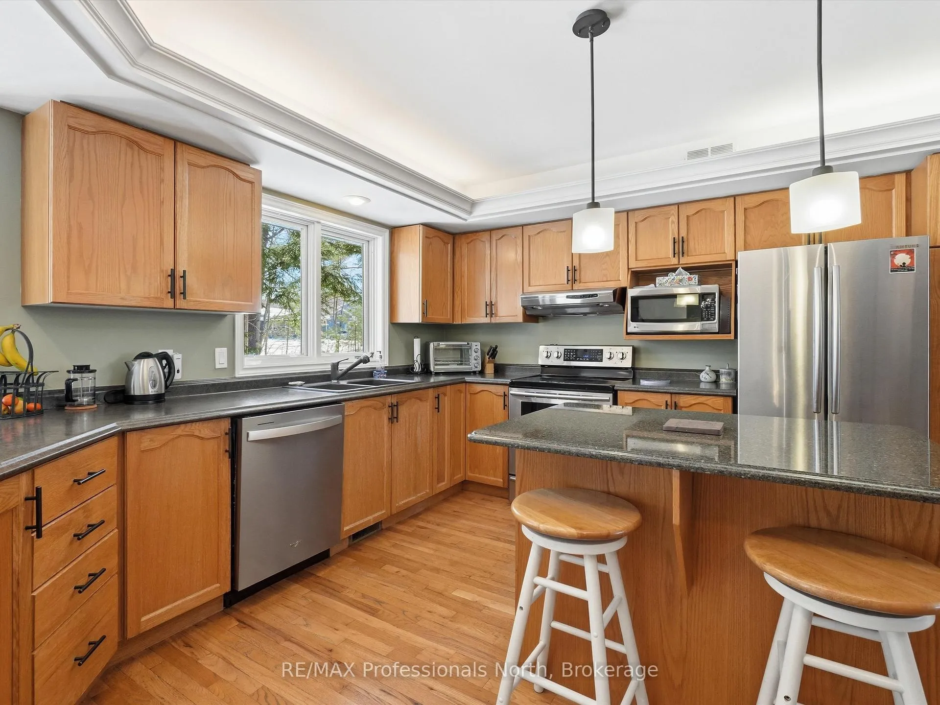 Photo 16 of 31 The Granite Bluff, Bracebridge, Macaulay — HOMEH