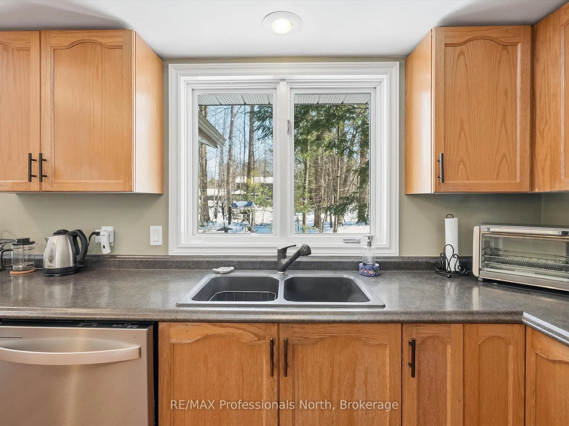 Photo 17 of 31 The Granite Bluff, Bracebridge, Macaulay — HOMEH