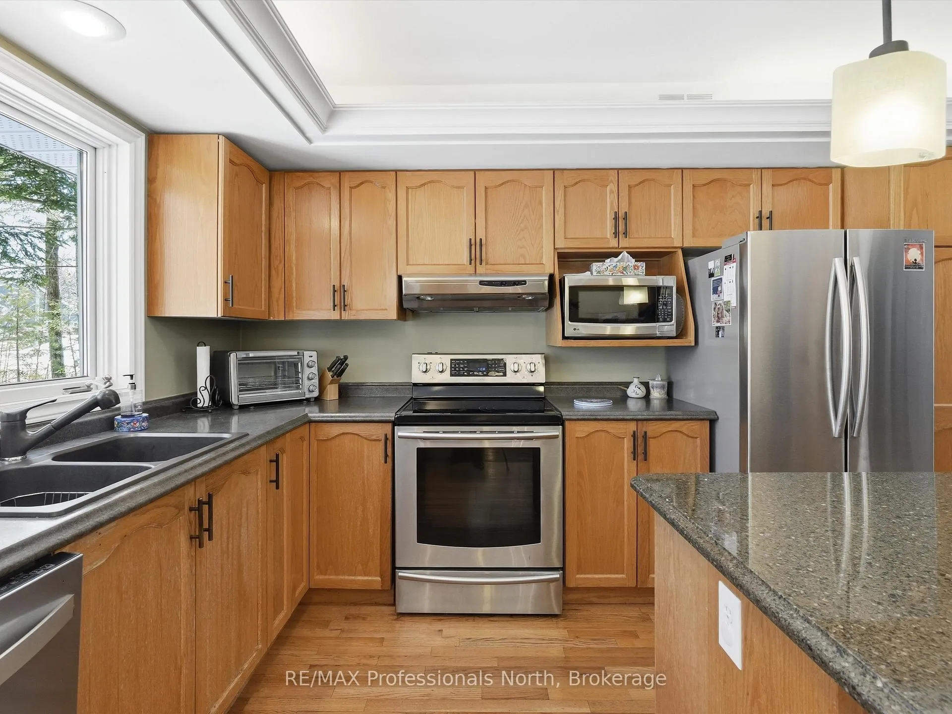 Photo 18 of 31 The Granite Bluff, Bracebridge, Macaulay — HOMEH