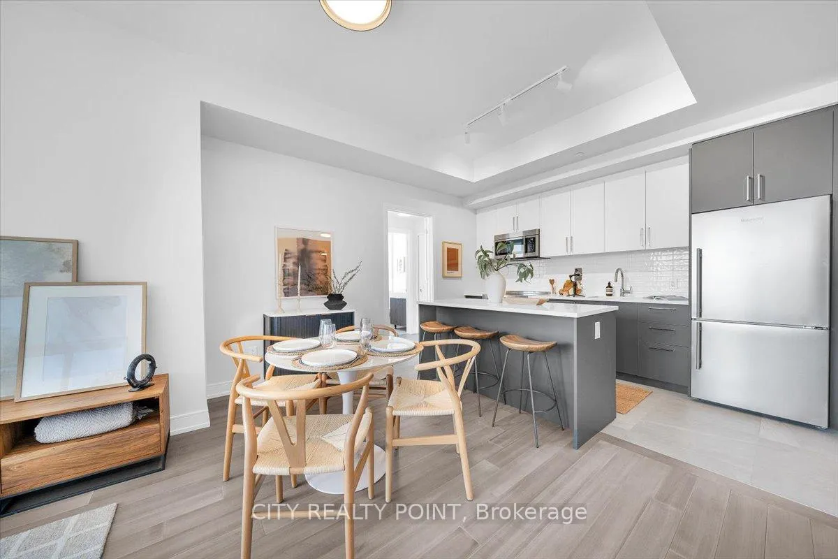 Front of Unit 209, 664 Spadina Avenue