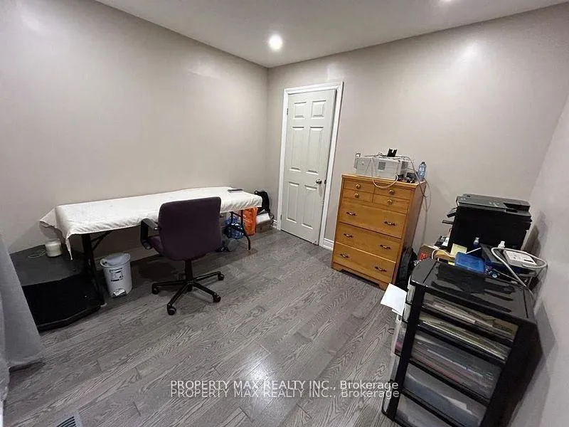 Photo 3 of Unit upper 3 level, 30 Glenabbey Drive, Clarington, Courtice — HOMEH