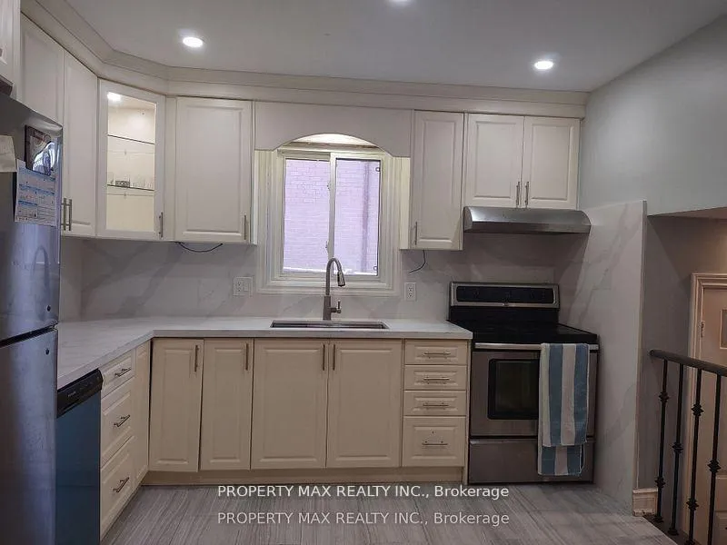 Photo 4 of Unit upper 3 level, 30 Glenabbey Drive, Clarington, Courtice — HOMEH