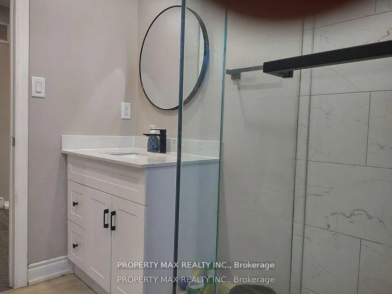 Photo 5 of Unit upper 3 level, 30 Glenabbey Drive, Clarington, Courtice — HOMEH