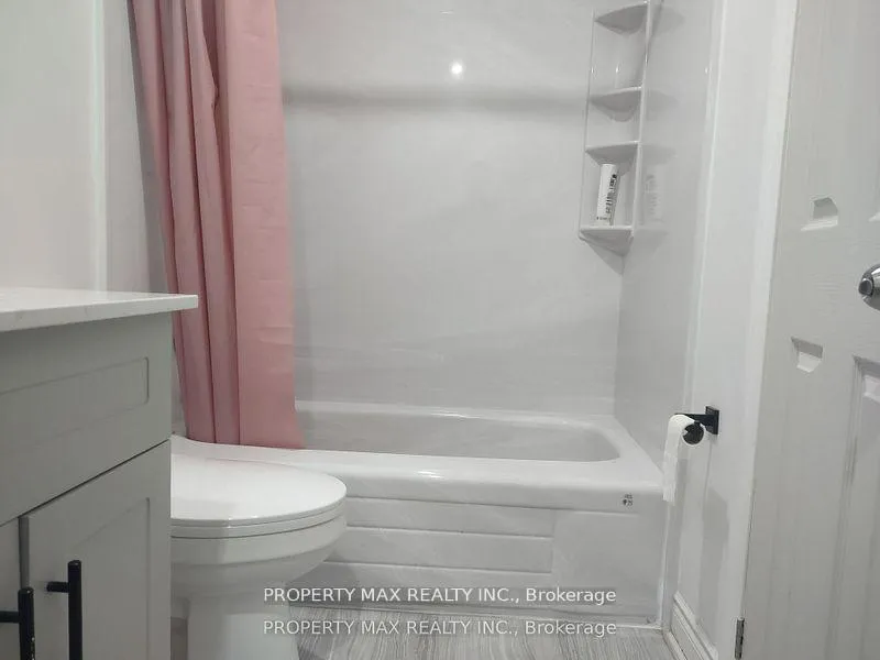 Photo 6 of Unit upper 3 level, 30 Glenabbey Drive, Clarington, Courtice — HOMEH