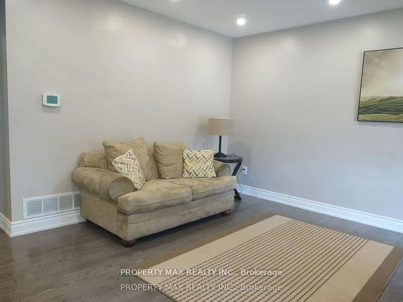 Photo 9 of Unit upper 3 level, 30 Glenabbey Drive, Clarington, Courtice — HOMEH