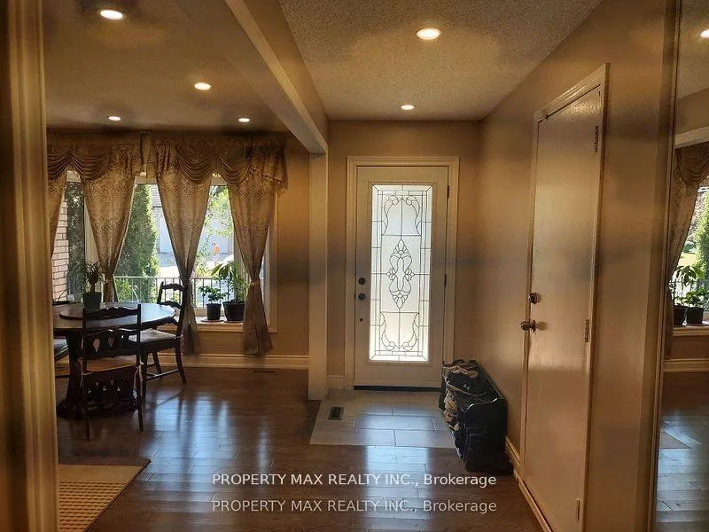 Photo 10 of Unit upper 3 level, 30 Glenabbey Drive, Clarington, Courtice — HOMEH