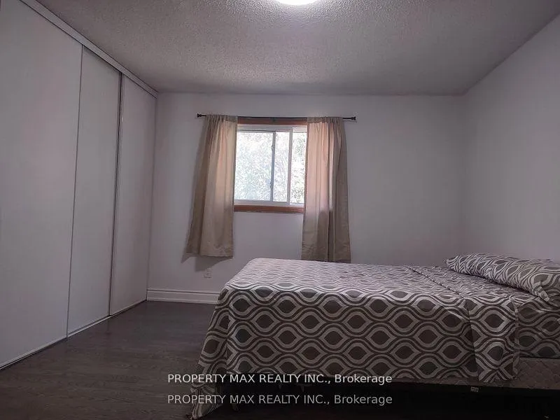 Photo 11 of Unit upper 3 level, 30 Glenabbey Drive, Clarington, Courtice — HOMEH