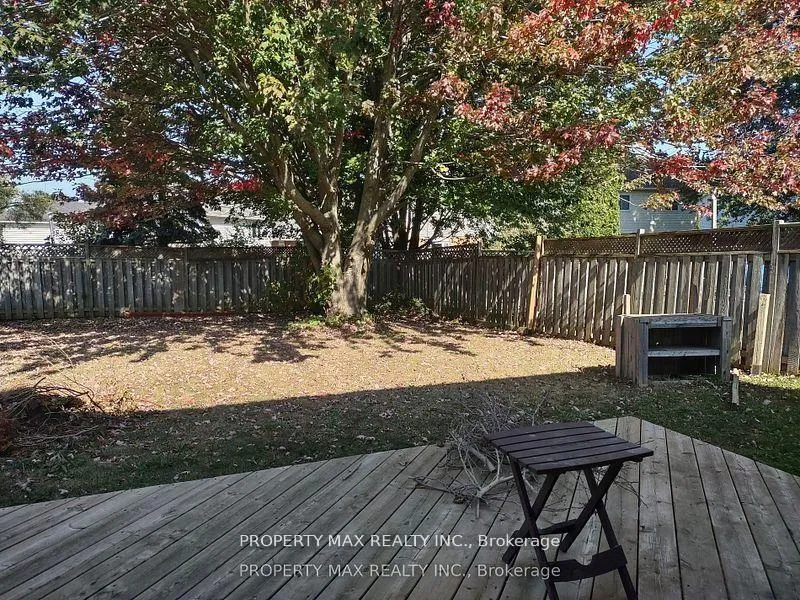 Photo 12 of Unit upper 3 level, 30 Glenabbey Drive, Clarington, Courtice — HOMEH