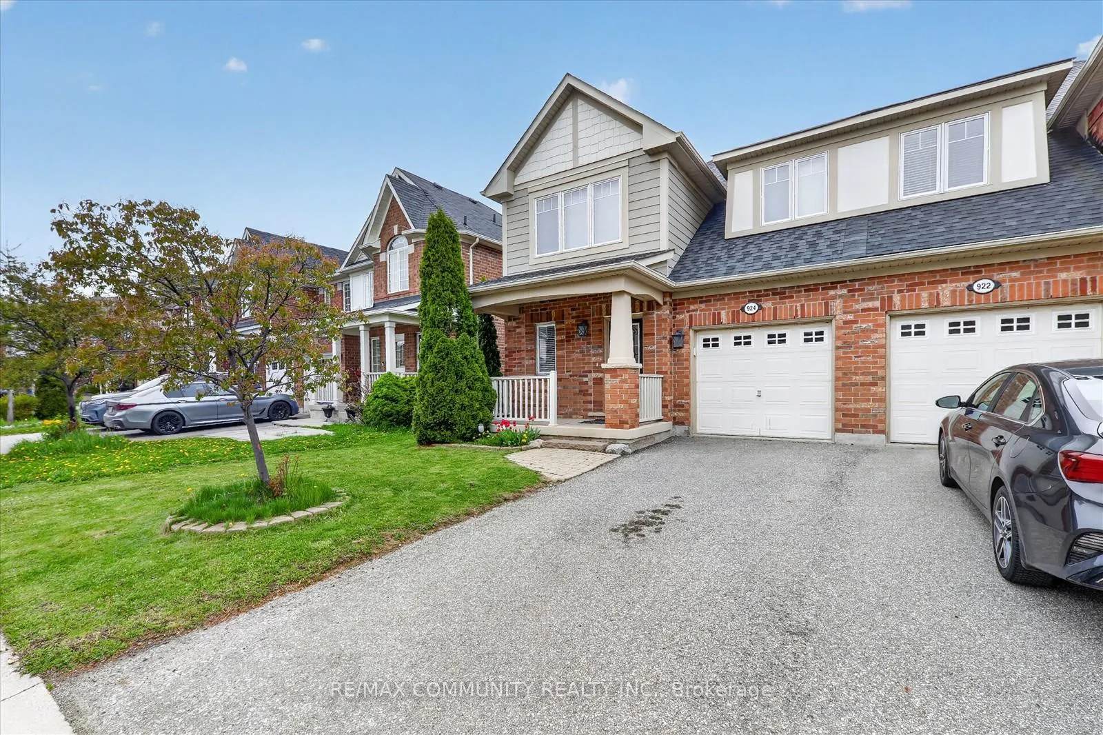 Photo 3 of 924 Zelinsky Crescent, Milton, Coates — HOMEH