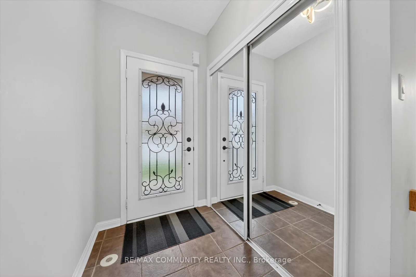 Photo 5 of 924 Zelinsky Crescent, Milton, Coates — HOMEH