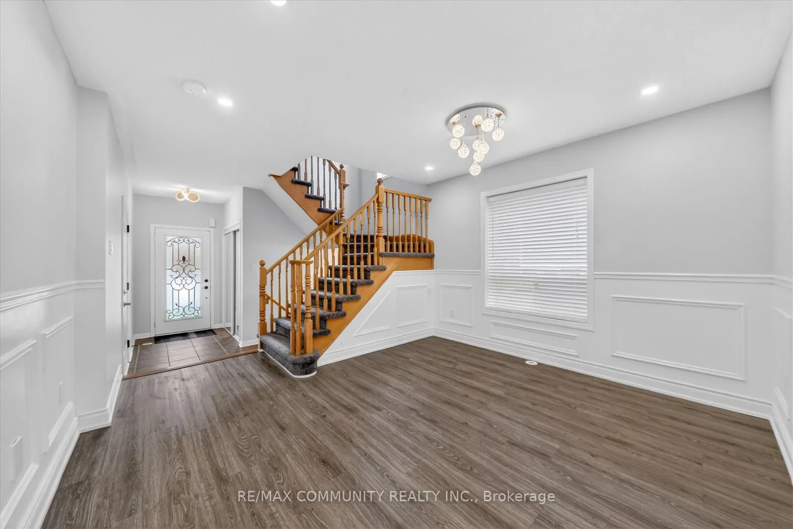 Photo 8 of 924 Zelinsky Crescent, Milton, Coates — HOMEH