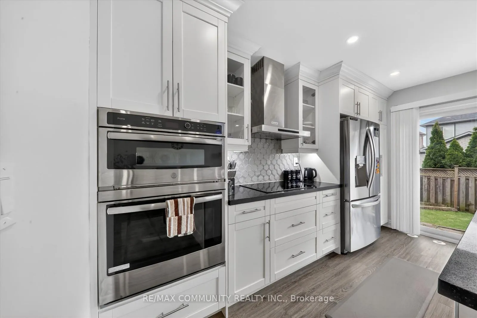 Photo 14 of 924 Zelinsky Crescent, Milton, Coates — HOMEH
