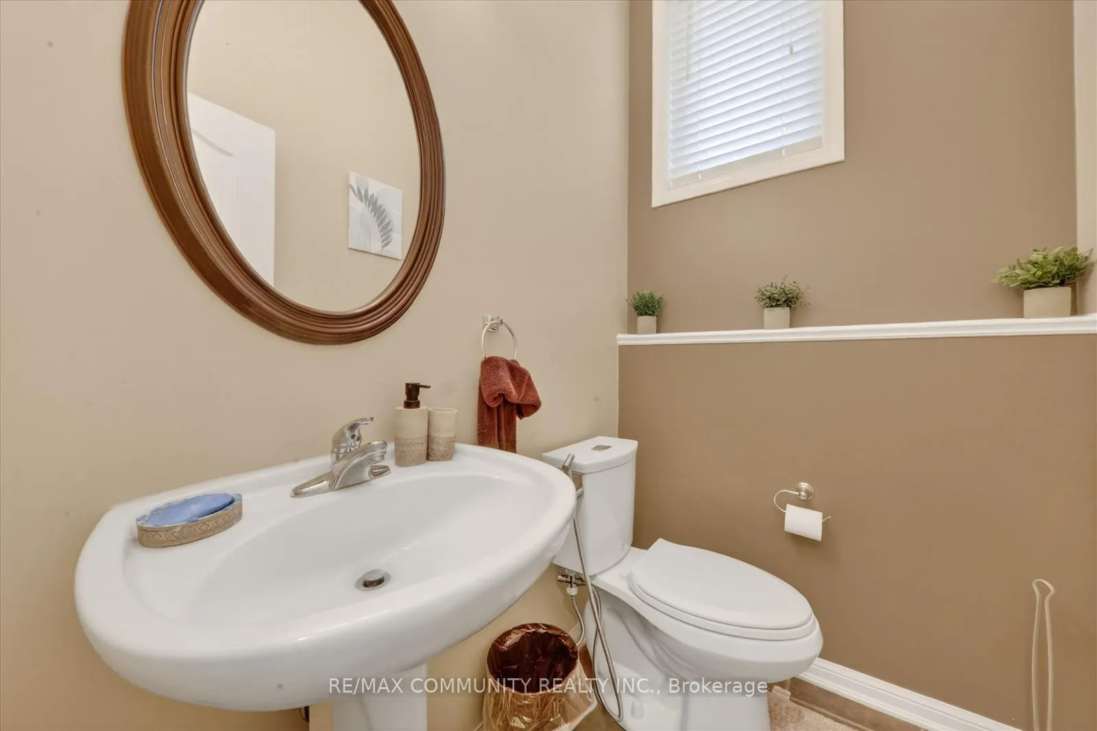 Photo 17 of 924 Zelinsky Crescent, Milton, Coates — HOMEH