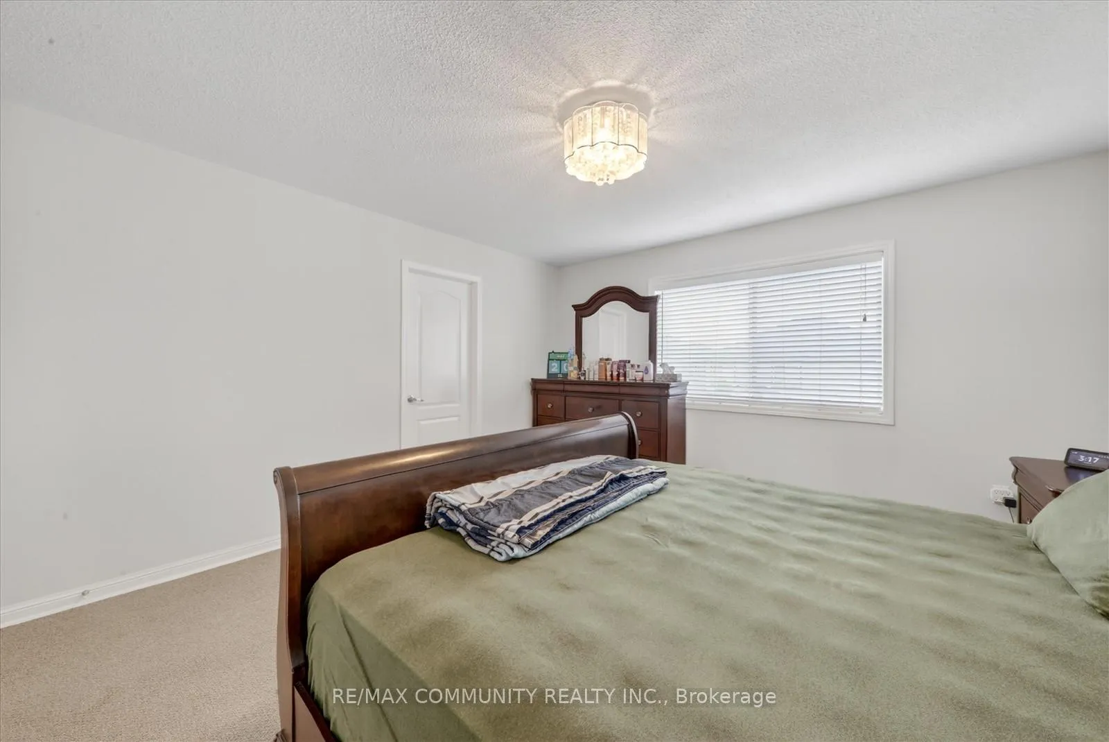Photo 20 of 924 Zelinsky Crescent, Milton, Coates — HOMEH