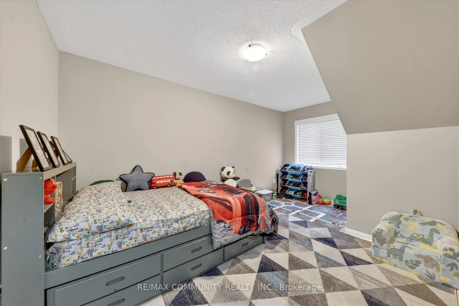 Photo 26 of 924 Zelinsky Crescent, Milton, Coates — HOMEH