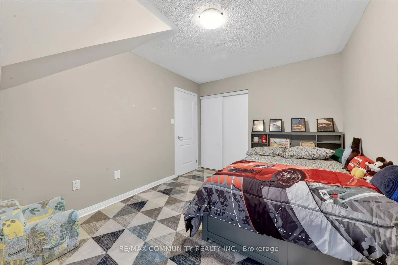 Photo 27 of 924 Zelinsky Crescent, Milton, Coates — HOMEH