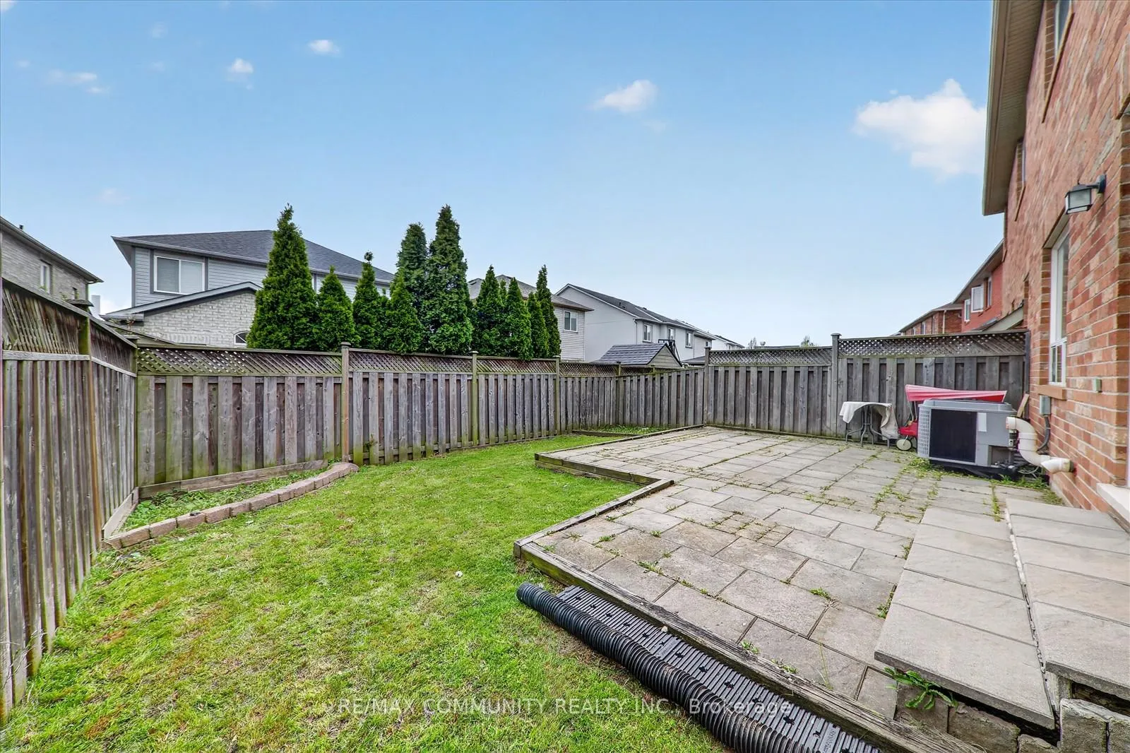 Photo 39 of 924 Zelinsky Crescent, Milton, Coates — HOMEH