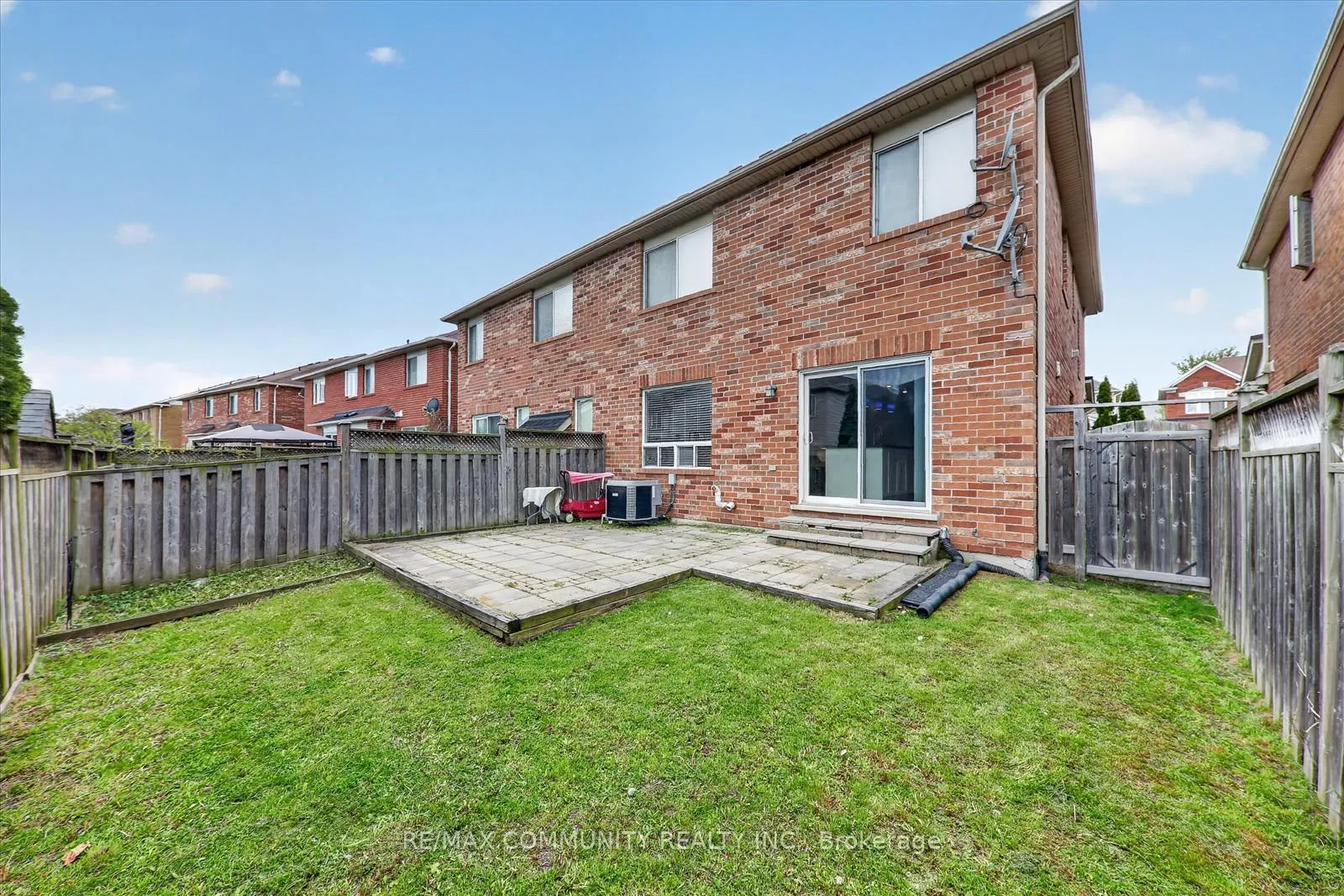 Photo 40 of 924 Zelinsky Crescent, Milton, Coates — HOMEH