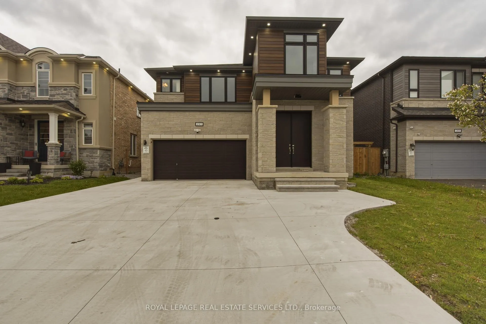Photo 1 of 197 Whittington Drive, Hamilton, Meadowlands — HOMEH