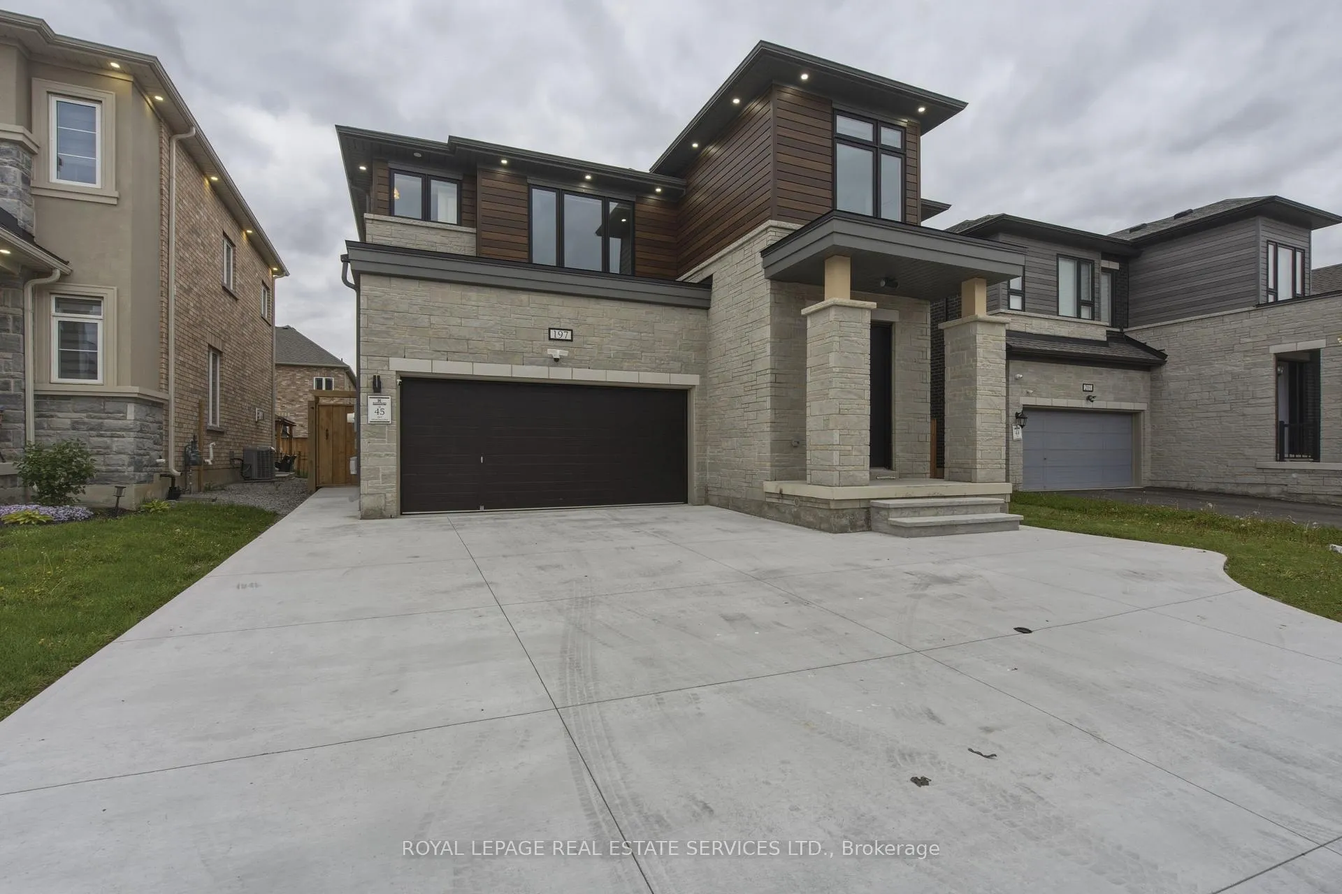 Photo 2 of 197 Whittington Drive, Hamilton, Meadowlands — HOMEH