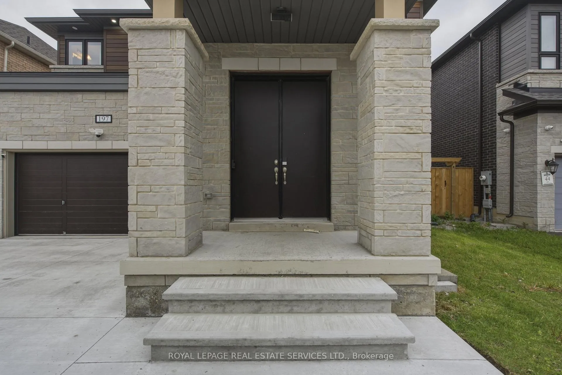Photo 3 of 197 Whittington Drive, Hamilton, Meadowlands — HOMEH