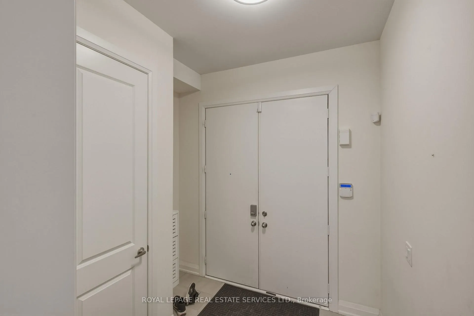 Photo 4 of 197 Whittington Drive, Hamilton, Meadowlands — HOMEH
